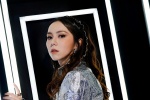 Deng Ziqi's futuristic silver jumpsuit fashion photo pictures
