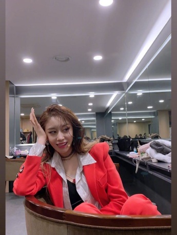 Park Ji-yeon's sexy wet hair and smoky ins selfie picture