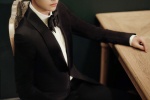 Wang Yibo's elegant and handsome photo in white shirt and black suit