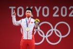 Shi Zhiyong wins gold in men's 73kg weightlifting class