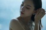 Dong Jie elegant and sexy photo in tube top petal dress