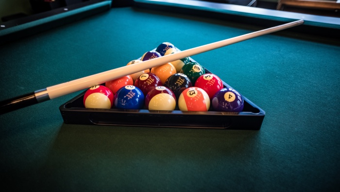 Billiards on the billiard table picture desktop wallpaper