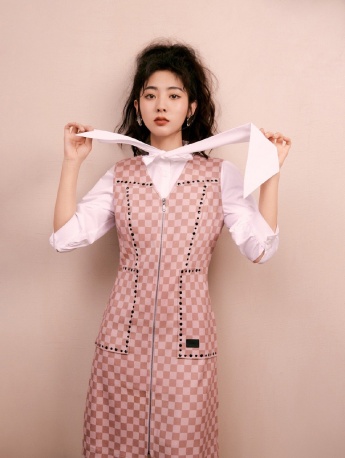 Xing Fei checkerboard dress retro sexy photo
