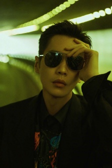 Zhang Ruoyun's retro Hong Kong style handsome photo blockbuster