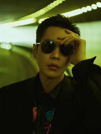 Zhang Ruoyun's retro Hong Kong style handsome photo blockbuster