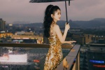 Zhao Liying glamorous and sexy photo in gilt dress