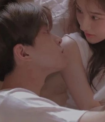 Avatar pictures of couples showing off their affection in a high profile