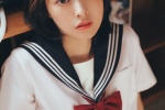穿着黑丝袜的制服美女写真照片