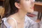 火辣吊帶美女撩長腿性感寫真