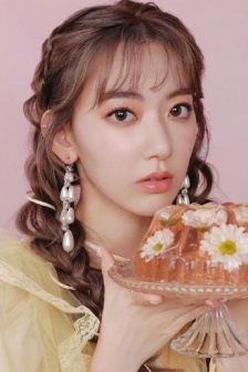 Miyawaki Sakura's retro glamorous style photos