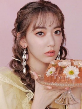 Miyawaki Sakura's retro glamorous style photos