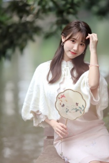 Yili Shazi's elegant temperament photo pictures