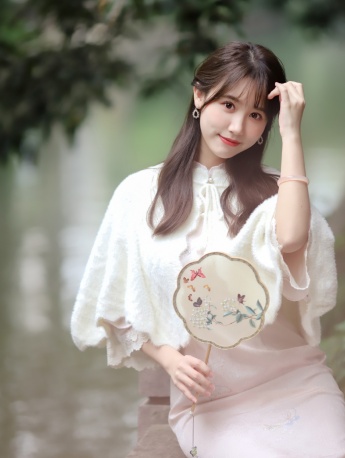 一栗莎子氣質優雅寫真圖片