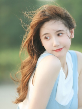 一栗莎子甜美性感寫真圖片
