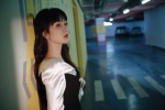 Yang Zi black and white outfit fashionable parking lot photo