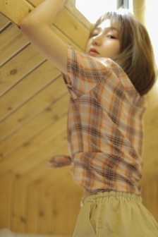 美女学姐妩媚长腿性感阁楼写真