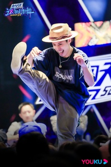 This is the picture of Ye Yin, the champion of hip-hop season 4