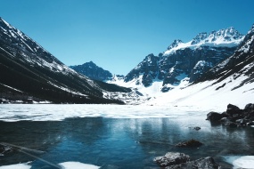 壮观的雪山图片桌面壁纸