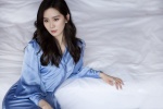 Liu Shishi elegant and sexy photo pictures in blue silk dress