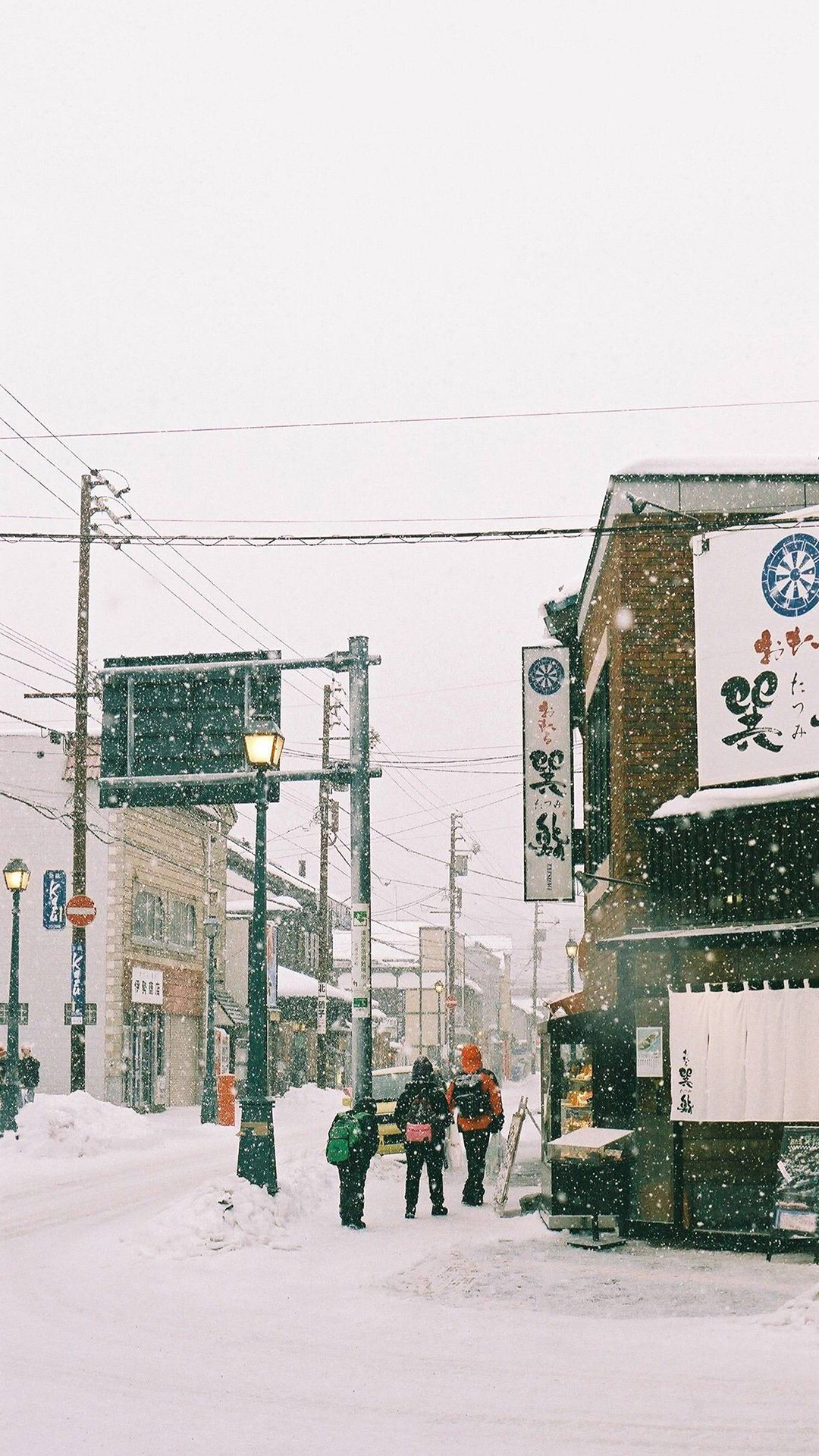 日本铁轨雪景风光手机壁纸