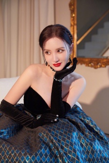 Zhang Meng's Sexy Photos at the 2021 Chinese Drama Ceremony