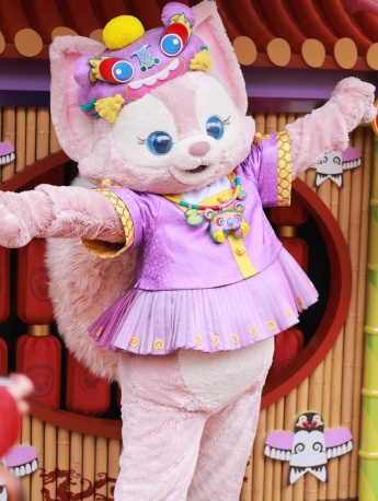 Cute Lena Belle full screen mobile wallpaper