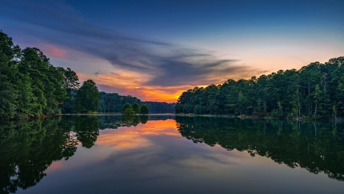 Calm lake scenery picture wallpaper