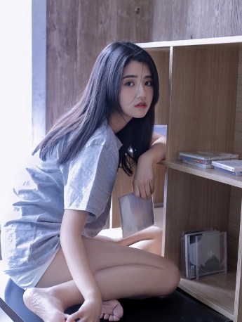 鹽系女孩性感美腿誘惑寫真