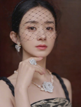 Zhao Liying elegant classical style sexy photo