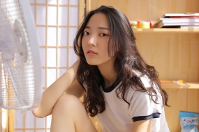 日係體操服美女唯美寫真桌麵壁紙