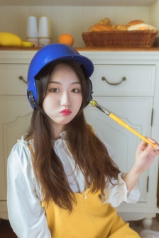 紅唇美女靈動俏皮性感私房寫真