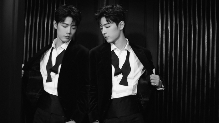 肖戰黑白寫真桌麵壁紙圖片