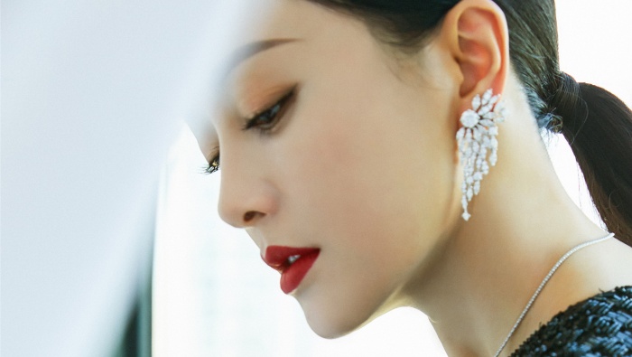 秦岚优雅性感写真桌面壁纸