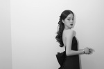 Ouyang Nana sexy photo in black breast-wrapped dress