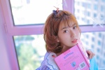 蛋糕女孩清甜寫真桌麵壁紙圖片