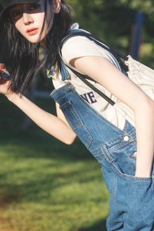 迪麗熱巴百變造型手機壁紙