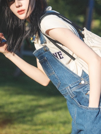 Dilireba's ever-changing looks mobile wallpaper