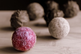 Sweet chocolate truffles pictures desktop wallpaper