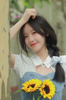 Fashion blogger Liwo Yunyun’s street photos