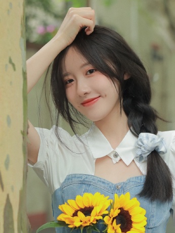 Fashion blogger Liwo Yunyun’s street photos