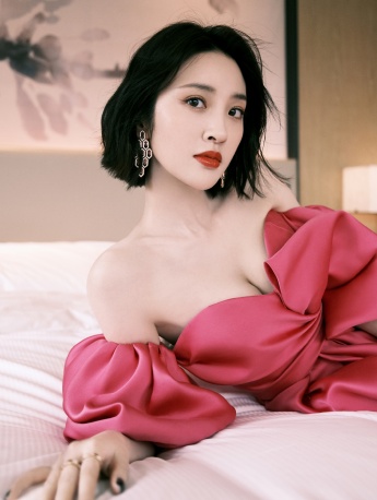 Tang Yixin Barbie bubble skirt fresh and sexy photo