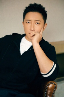 Han Geng handsome photo pictures in black jacket