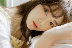 花季少女养眼写真高清桌面壁纸