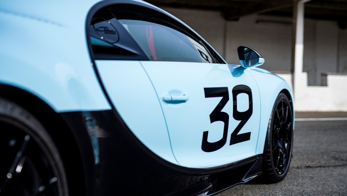 Bugatti supercar 8K computer wallpaper