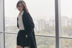 He Sui's fashionable and sexy photos in winter outfits