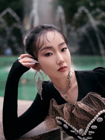 龍韻竹2021鳳凰網時尚之選圖片