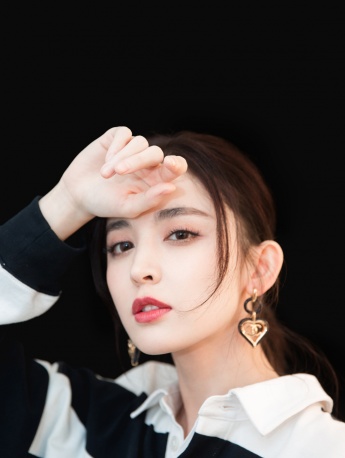 古力娜扎休闲写真手机壁纸