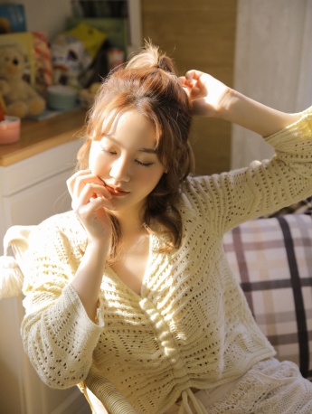 Sexy photos of beautiful and cute girls in the sun