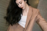 宋妍霏驼色西服时尚写真图片