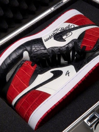 AJ1 black toe GEazy exclusive partial details